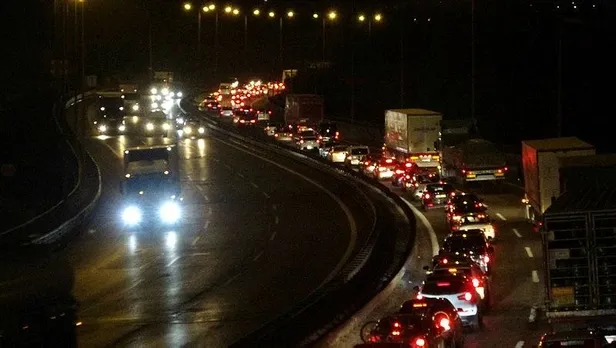 temde-kurban-bayrami-yogunlugu-yola-cikacaklar-dikkat-iste-trafikte-son-durum-1596141078842.jpeg TEM'de Kurban Bayramı yoğunluğu! Yola çıkacaklar dikkat! İşte trafikte son durum-3