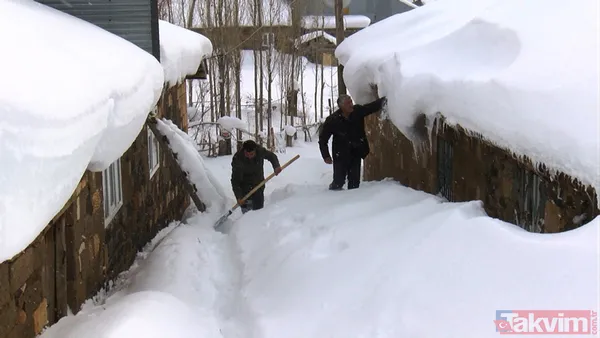 1800 rakımdaki köy kara gömüldü! 2 metre yüksekliğe çıktı - 5