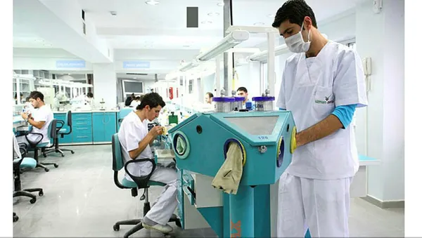 turkiyedeki-koronavirus-salgini-30-bin-kisinin-istihdam-edildigi-dis-protez-sektorunu-etkiledi-1602490812183.jpg