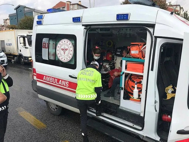 Son dakika: Ankara'da feci kaza! Belediye otobüsü üst geçit asansörüne çarptı-1