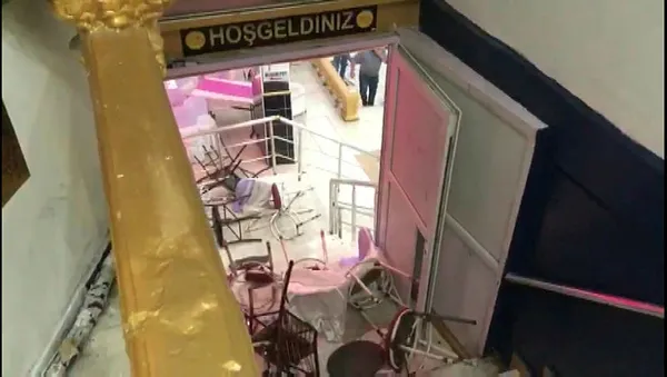 sultangazide-dugun-salonunu-pavyon-olarak-kullananlardan-sok-saldiri-5-polis-ve-1-bekci-yarali-1644758448303.jpg