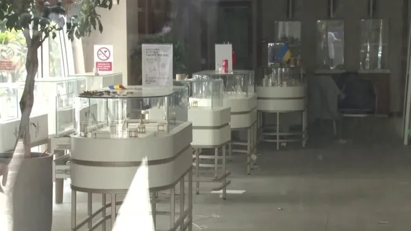 kadikoyde-mucevher-firmasi-vurgunu-110-bin-kisiyi-250-milyon-dolar-dolandirip-kayiplara-karistilar-1654690853822.jpg Kadıköy'de mücevher firması vurgunu! 110 bin kişiyi 250 milyon dolar dolandırıp kayıplara karıştılar-3