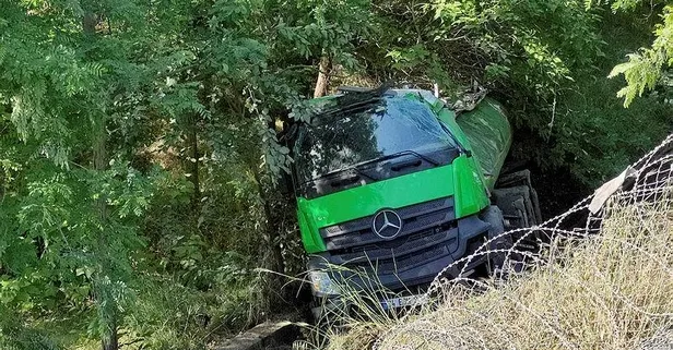 Başakşehir'de İBB'ye ait su tankeri şarampole devrildi!