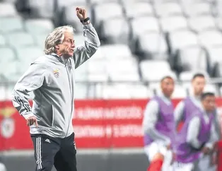 2 stoper 1 kaleci istedim