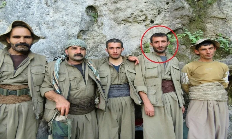 PKK/KCK sözde Gever (Hakkari) Eyalet Sorumlusu Sefkan Amed kod Serkan Nazlier terör örgütü üyeleriyle (Takvim.com.tr/Arşiv)