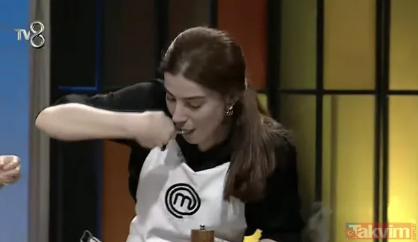 Masterchef Gülistan fena patladı 'telefonum yok arkadaşım yok' demişti büyük yalancı çıkmıştı! Şeflerin sabır sınavı Gülistan... - 6