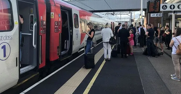 Londra'da elektrik kesildi! Metro ve tren seferleri durdu