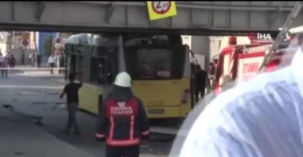 Yenikapı’da bir İETT otobüsü üst geçide sıkıştı!