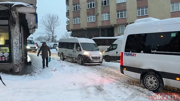 İstanbul’da kar yağdı trafik kilitlendi! İETT otobüsleri yine yolda kaldı - 23