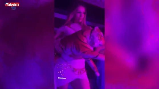 Yasemin Allen’a teknede doğum günü sürprizi!