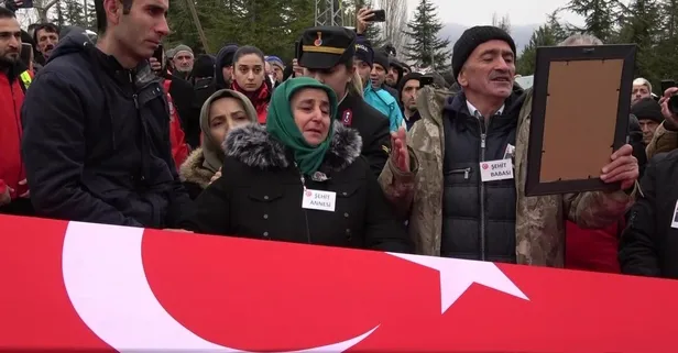 Türkiye şehitlerine ağlıyor! Şehit Samet Aslan’ın babasının vedası duygulandırdı: Seninle gurur duyuyorum oğlum