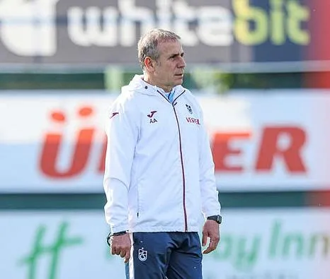 firtinanin-hocasi-abdullah-avci-sivasspor-maci-oncesi-zafer-planini-hazirladi-savunmaya-uyarilar-yapip-takimda-1701041249371.jpeg Fırtına’nın hocası Abdullah Avcı Sivasspor maçı öncesi zafer planını hazırladı: Savunmaya uyarılar yapıp, takımdan 3 puan istedi-2