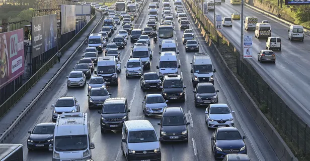 İstanbul'da bayram tatili sonrası trafik çilesi | Metroda arıza | YOL DURUMU