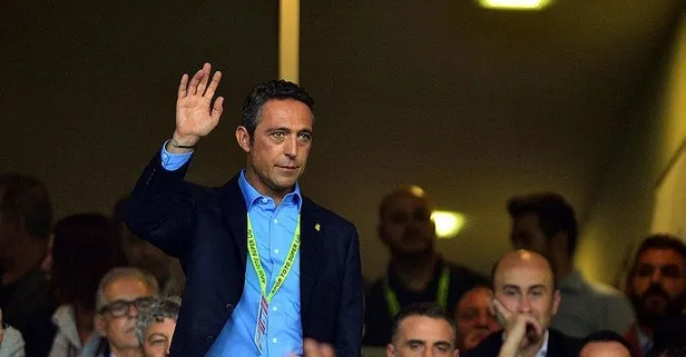 Taraftarlar tarihi fiyaskonun faturasını Ali Koç'a kesti