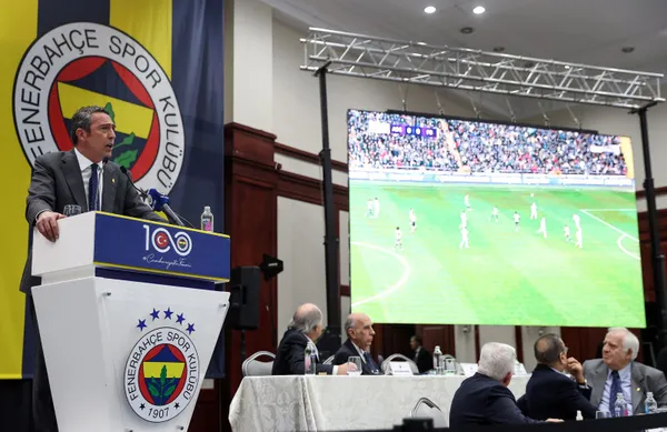 Fenerbahçe'de tansiyonu yüksek toplantı! Önce hükümeti hedef aldı sonra Enner Valencia'ya salladı-10