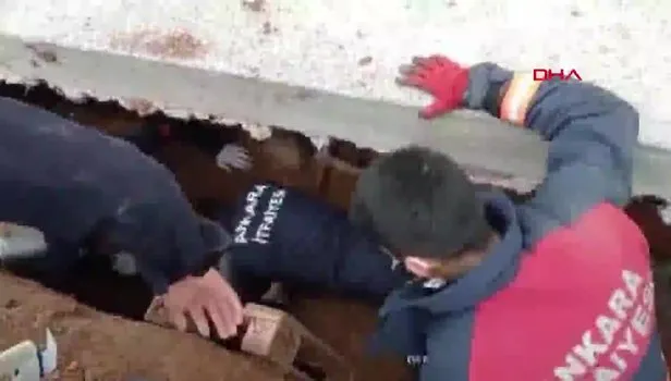 Ankara'da ilginç olay! Kendi kazdığı 2,5 metrelik çukura düştü