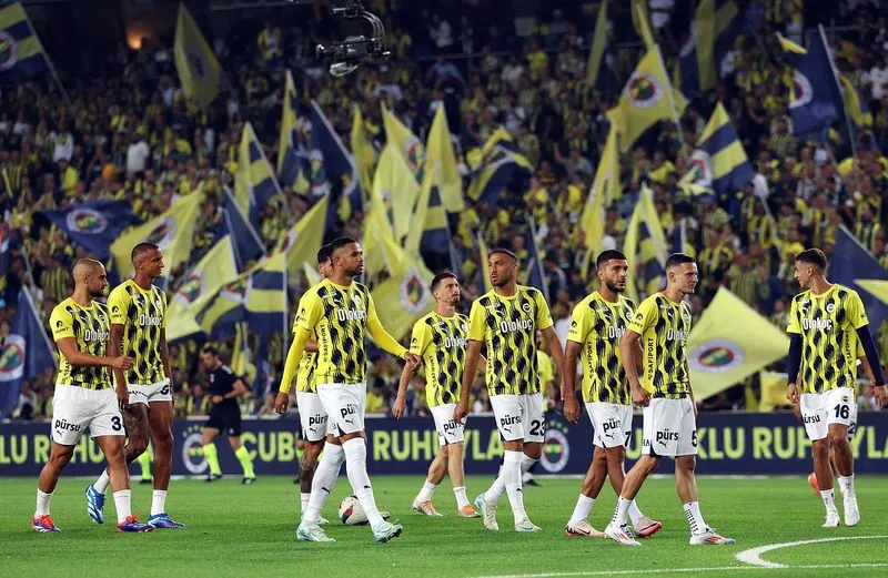 mourinhodan-4-degisiklik-saint-gilloise-maci-11ini-belirledi-1727252297463.jpeg