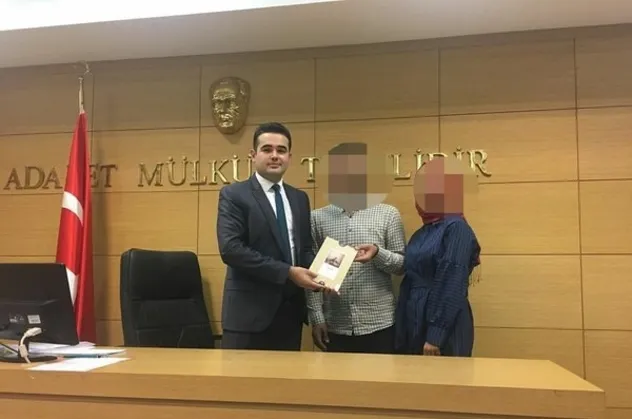 Cumhuriyet gazetesinin sürgün yalanı deşifre oldu! Ekrem İmamoğlu'nun davasına bakan o hakim FETÖ evinde kalmış!