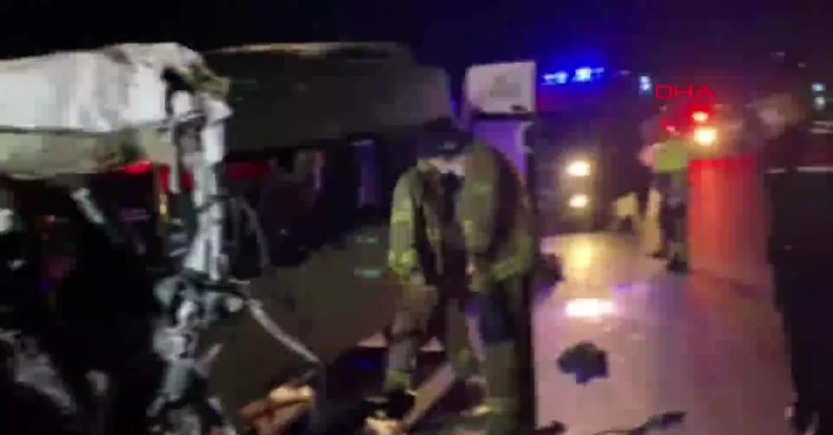 Son dakika: Balıkesir’in Bandırma ilçesinde korkunç kaza! Minibüs ile TIR çarpıştı: 3 ölü, 9 yaralı