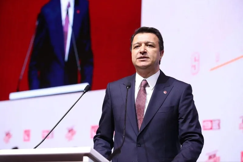 saadet-partisinde-olayli-kongre-yeni-genel-baskan-mahmut-arikan-oldu-1732462148892.jpeg