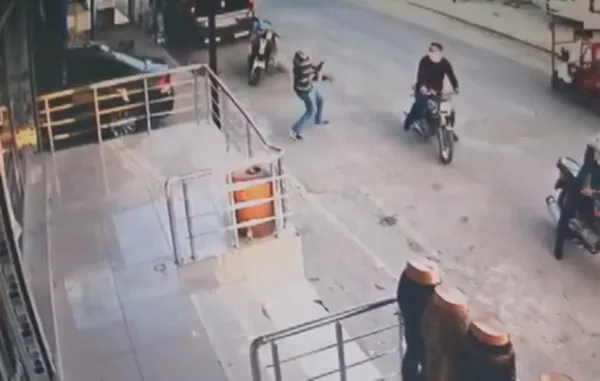 adanada-uzi-tabancali-baskin-kiz-meselesinde-kan-akti-1631172395909.jpg Adana'da uzi tabancalı baskın! Kız meselesinde kan aktı-4