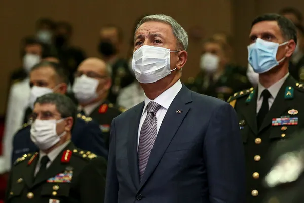 milli-savunma-bakani-hulusi-akar-fetonun-sivil-alanlara-sizdigini-vurguladi-fitne-fesat-cikarmaya-calisanlar-var-1626289620804.jpg Milli Savunma Bakanı Hulusi Akar FETÖ'nün sivil alanlara sızdığını vurguladı: Fitne fesat çıkarmaya çalışanlar var-4