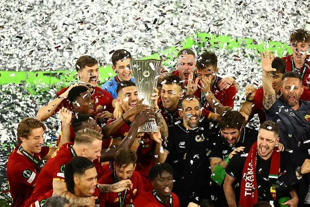 son-dakika-uefa-avrupa-konferans-liginde-sampiyon-roma-1653514002801.jpeg Son dakika: UEFA Avrupa Konferans Ligi'nde şampiyon Roma!-3