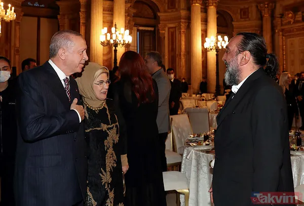 Hakan Ural Dolmabahçe Sarayı’nda gerçekleşen iftardan Başkan Recep Tayyip Erdoğan ile fotoğrafını paylaştı: "Sevmek ayıp mı yahu" - 2