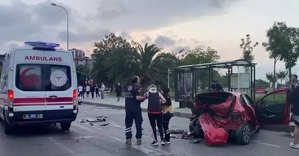 Kadıköy’de park halindeki araca otomobil çarptı sürücüler yaralandı