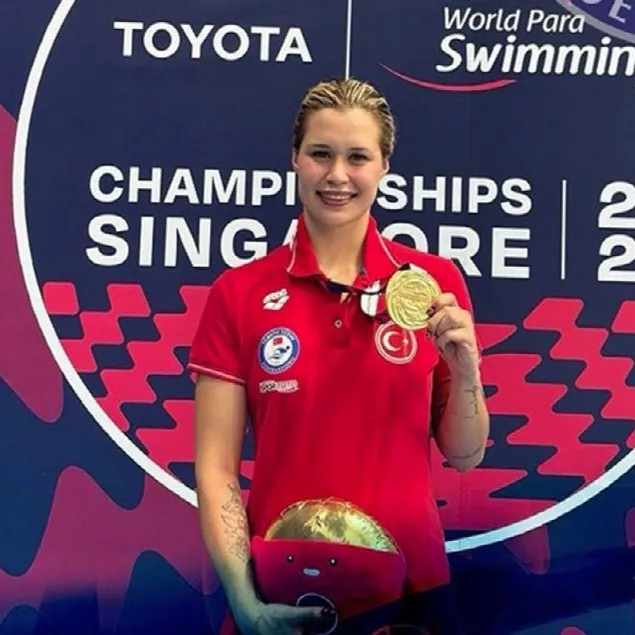 Singapur’da madalya yağmuru