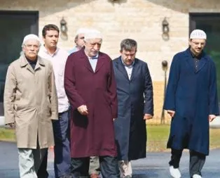 FETÖ’de durdu, kumpasta uçtu