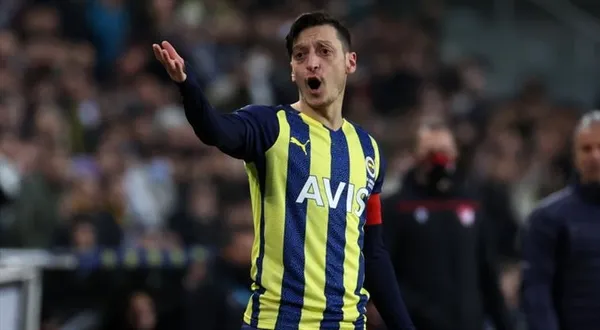 ozel-haber-i-mesut-ozil-takima-geri-donecek-mi-fenerbahcede-kritik-tarih-1648724031396.jpg Özel Haber I Kadro dışı kalmıştı! Mesut Özil takıma geri dönecek mi? Fenerbahçe'de kritik tarih...-3