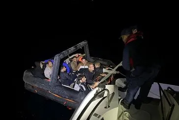 İzmir açıklarında 74 göçmen kurtarıldı