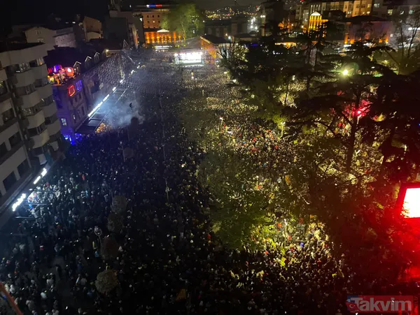 Trabzonspor taraftarı şampiyonluğu kutluyor! Renkli görüntüler... - 38
