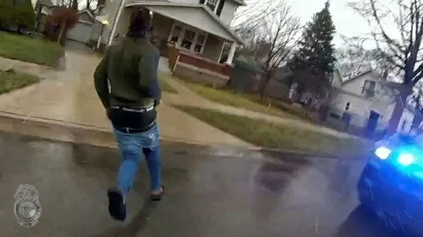 ABD'de polis siyahi bir genci başından vurarak öldürdü! Cinayet anı kamerada-4