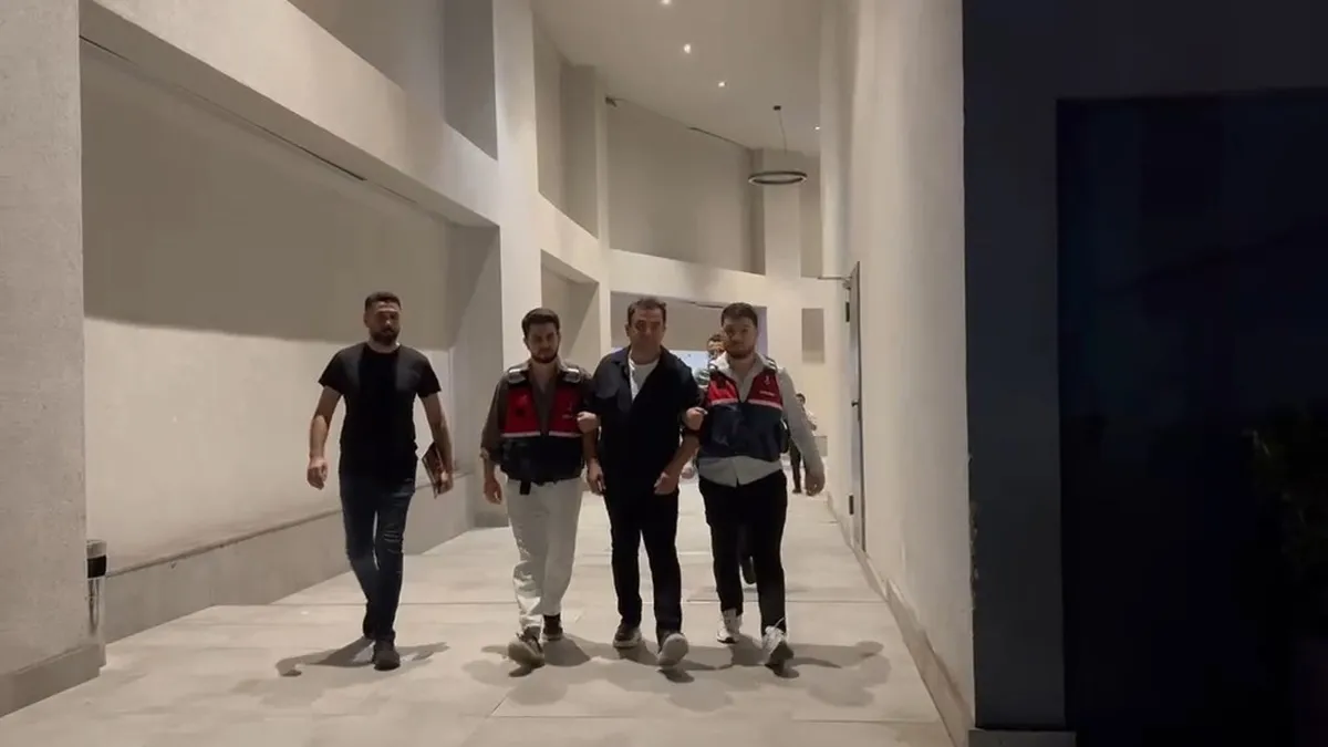 cem-kucuk-sorusturmasinda-gazeteci-tahir-sarikaya-gozaltina-alindi-1785824153911.jpeg "Cem Küçük'ün kasası" denilen Tahir Sarıkaya gözaltına alındı! Milyonluk transferler... Soğuk cüzdanla yüklü hacimler-2