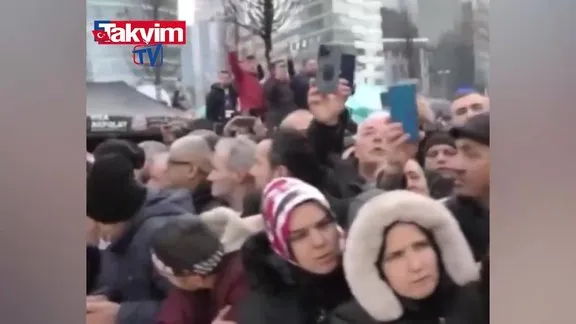 Ferdi Tayfur’un cenazesinde polisler oyuncu Mustafa Üstündağ’ı tanımadı: İşte o anlar
