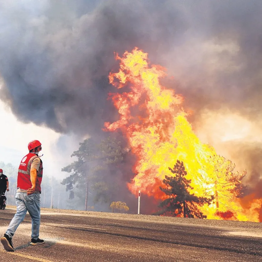 Önce FETÖ’cü hain şimdi havai fişekler