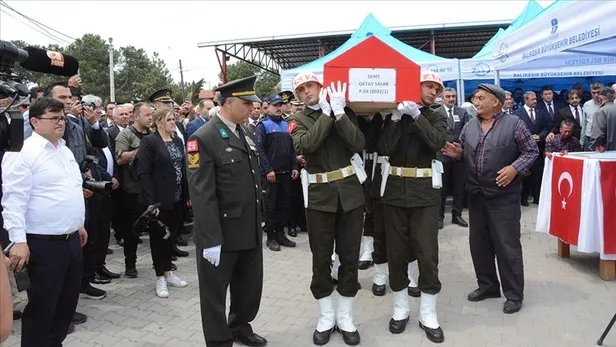 baskan-erdogandan-sehit-askerler-oktay-salar-ve-selman-gulerin-ailelerine-bassagligi-mesaji-1652509401099.jpeg Başkan Erdoğan'dan şehit askerler Oktay Salar ve Selman Güler'in ailelerine başsağlığı mesajı-1