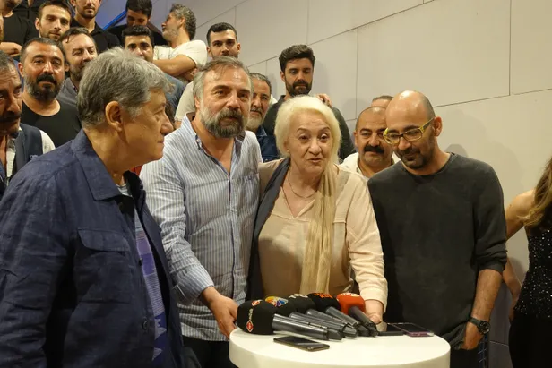 "Eşkıya Dünyaya Hükümdar Olmaz" ekibi sezon finalini birlikte izledi-7