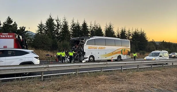 Anadolu Otoyolu'nun Bolu kesiminde otobüsün kamyona çarptığı kazada 1 kişi öldü, 10 kişi yaralandı