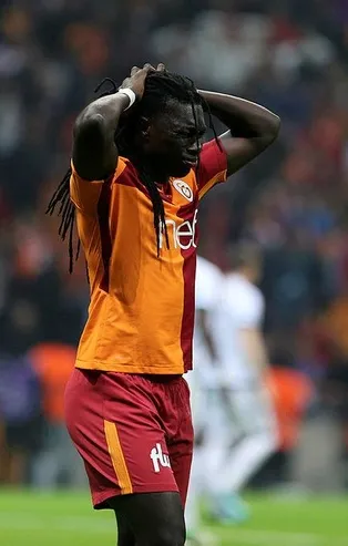 Ne özür diliyor, ne de gitmek istiyor!