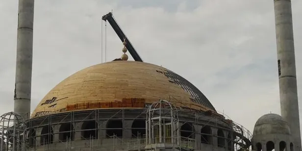 Taksim Camii'nin minarelerinin külahları yerleştirildi! O anlar havadan görüntülendi-5