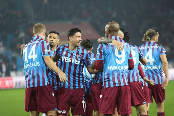 trabzonsporda-abdullah-avcinin-kontenjan-plani-dorukhan-tokoze-ozel-gorev-1641726442903.jpg Trabzonspor'da Abdullah Avcı'nın kontenjan planı! Dorukhan Toköz'e özel görev-3