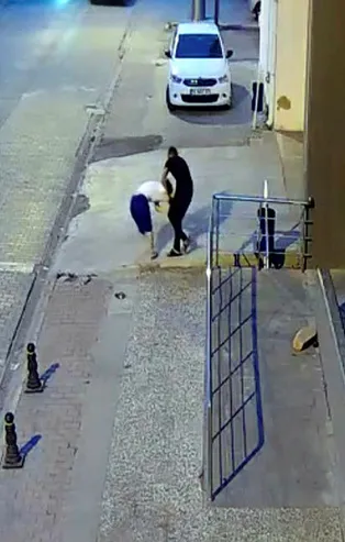 Sokak ortasında kapkaççı şoku! Çığlık atarak yardım istedi...