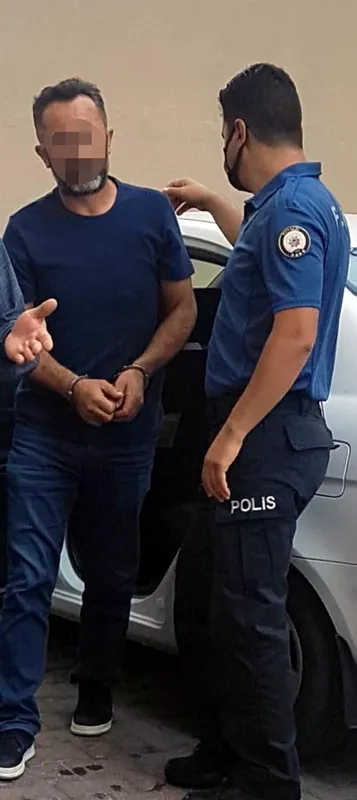 eski-esini-is-yerinde-bicakladi-bu-sigara-bitene-kadar-burada-oleceksin-izleyecegim-1632901355717.jpg Eski eşini iş yerinde bıçakladı! 'Bu sigara bitene kadar burada öleceksin izleyeceğim'-4