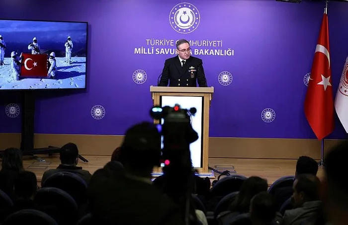 MSB'den haftalık rapor: 36 terörist etkisiz hale getirildi! Görevli personelin akıllı telefon kullanımına sınırlama geliyor: Ciddi tedbirler alınacak-2