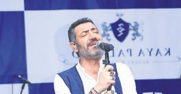 Kıbrıs’taki bir otelde Cengiz Kurtoğlu ile sahne alan Hakan Altun müzik ziyafeti sundu