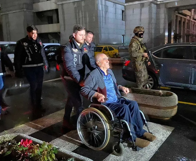 uyusturucu-kacakcisi-urfi-cetinkaya-cezaevinde-oldu-20-milyar-tllik-suc-serveti-yakalandigi-operasyon-1726829301420.jpeg Urfi Çetinkaya (Takvim.com.tr Fotoğraf Arşivi)