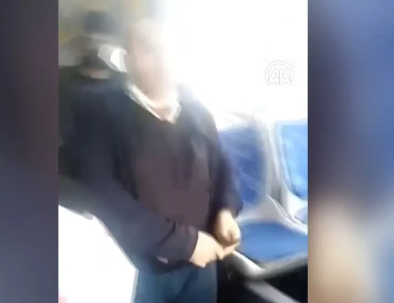 Skandal olay! İETT şoförü yolcuya bıçak çekti